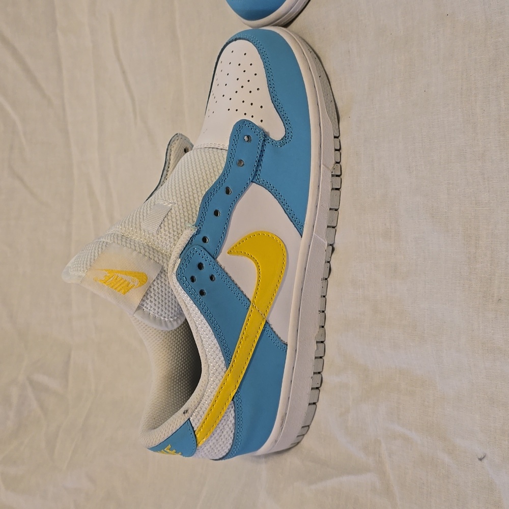 😜 Nike "Homer Simpson Edition" Low Dunks size-7M blue, white, and yellow.